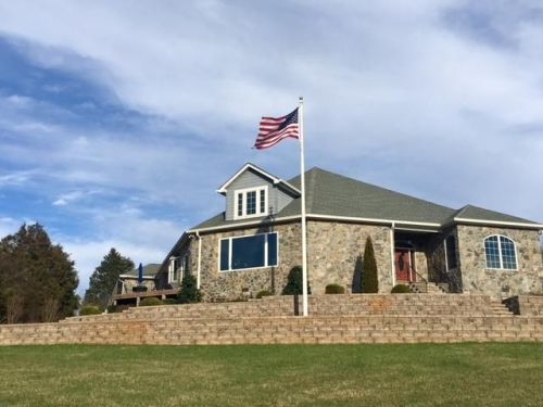 75 Crestview Ln, Gretna, VA 24557-3624