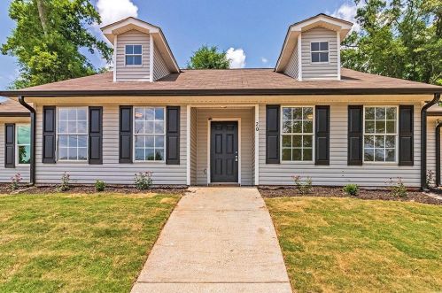 20 Smith St, Newnan, GA 30263-1804