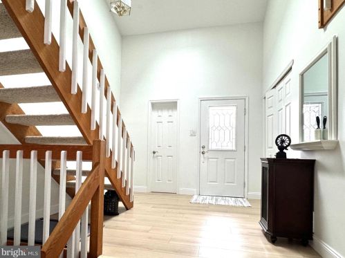 1 Brookline Ct, Princeton NJ  08540-1741 exterior