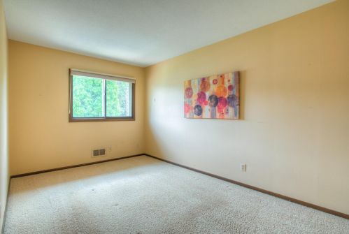 983 Carmel Ct, Saint Paul MN  55126-5833 exterior