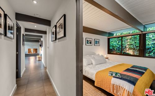 2430 Bywood Dr, Glendale CA  91206-4703 exterior