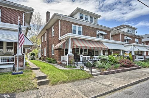 445 State St, Ephrata, PA 17522-2103
