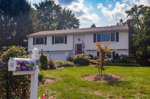 2 Alford Dr, Windsor, CT 06095-1629