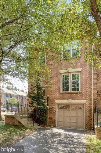 7218 Gentian Ct, Springfield VA  22152-3847 exterior