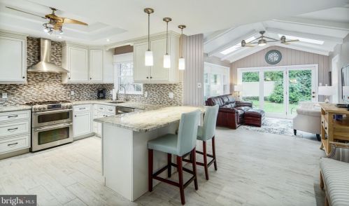 348 Kings Hwy, Tavistock NJ 08033-1205 exterior