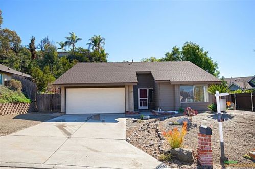 9120 Palomino Ridge Dr, Lakeside, CA 92040-5814
