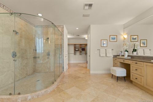 4753 Farmers Rd, Honolulu HI  96816-5443 exterior