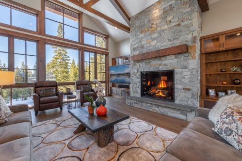 18281 La Mirada Rd, Truckee, CA 96161
