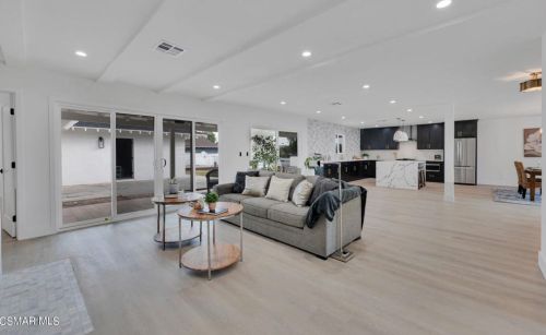 3096 Reservoir Dr, Simi Valley CA  93065-1001 exterior