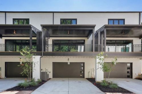 2990 Hermance Dr, Atlanta GA  30319-2735 exterior