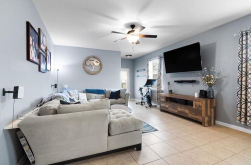 1649 Treeta Trl, Uhland TX 78640 exterior