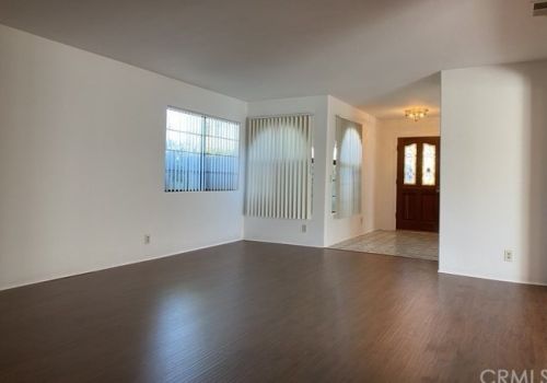 5001 119th Pl, Hawthorne, CA 90250-2714