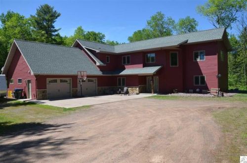 69 Harney Rd, Esko, MN 55733-9528