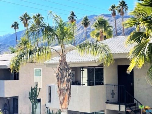 747 Riverside Dr, Palm Springs, CA 92264-8169