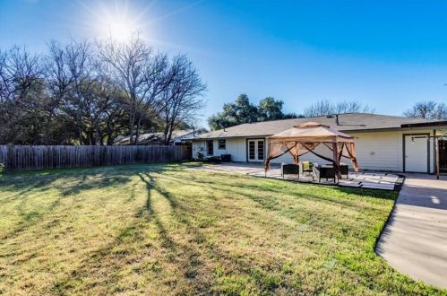 1602 Ashberry Dr, Austin TX  78723-1106 exterior