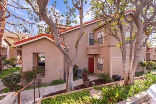 2392 Archwood Ln, Simi Valley, CA 93063-6132