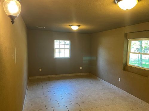 100 Magnolia Ave, Warner Robins GA  31093-1883 exterior