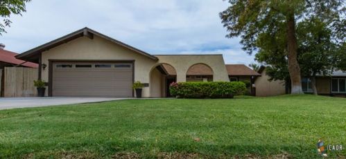 377 River Dr, Brawley, CA 92227-1445