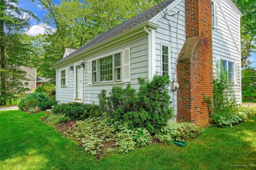 82 Bowdoin St, Yarmouth, ME 04096-8325
