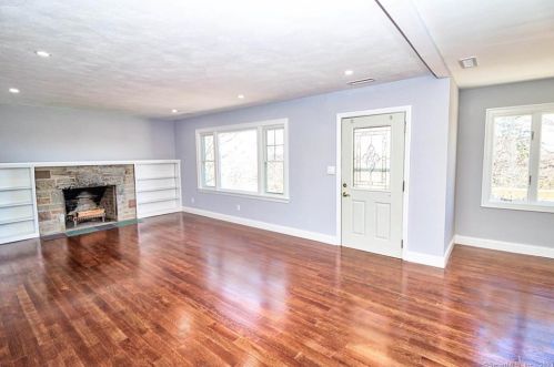 5 Walnut Ave, Huntington CT  06484-2913 exterior