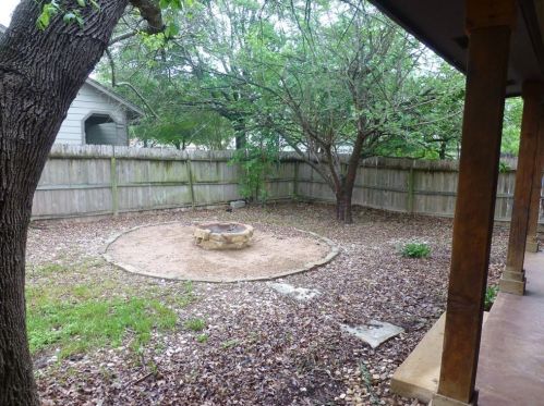 8500 Caspian Dr, Austin TX  78749-3957 exterior