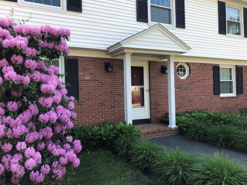 42 Orchard St, Laconia, NH 03246-3027
