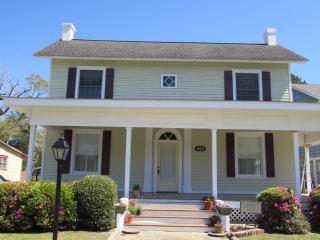 609 Gilmore St, Waycross, GA 31501-2139