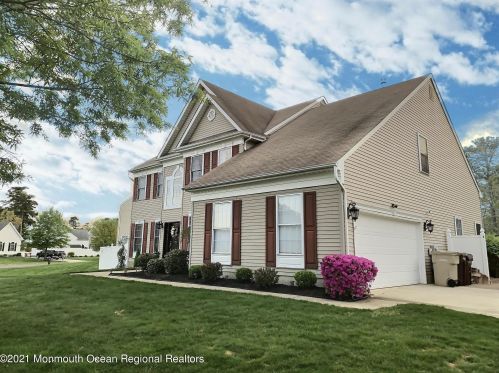 42 Brittany Dr, Berkeley Township, NJ 08721-2497