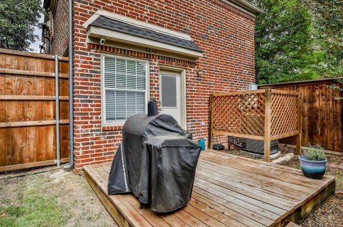 8216 Bridge St, Fort Worth TX 76103-1350 exterior