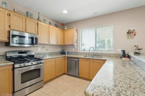 17876 Robusta Dr, Riverside CA  92503-7072 exterior