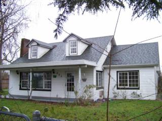 805 Burton St, Harrisburg, OR 97446-9540