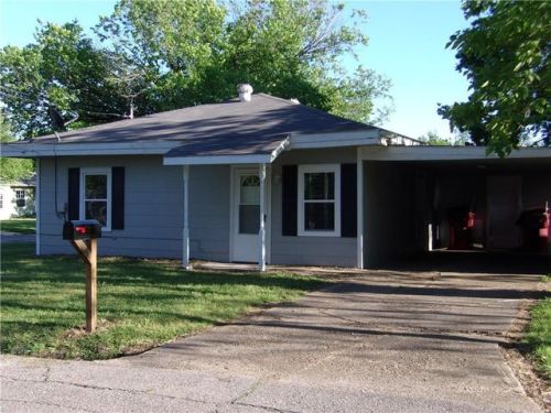 211 Kelly St, Bonham, TX 75418-3208