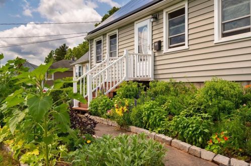 55 Lakeside Ave, Middletown, CT 06457-4154