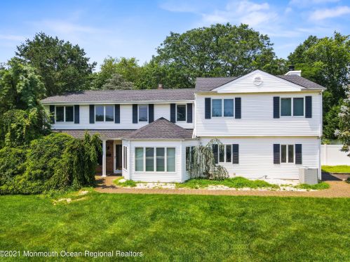 7 Arthur Pl, Middletown, NJ 07748-2207