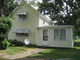 103 Oak St, Honey Creek, IL 61015-9506