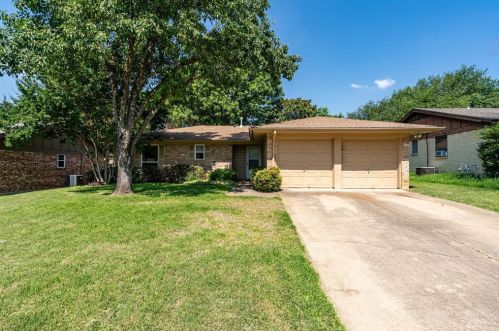 6955 Lowery Ln, Fort Worth, TX 76182-3531
