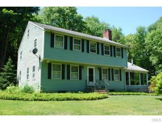 52 Hattertown Rd, Newtown, CT 06470-2443