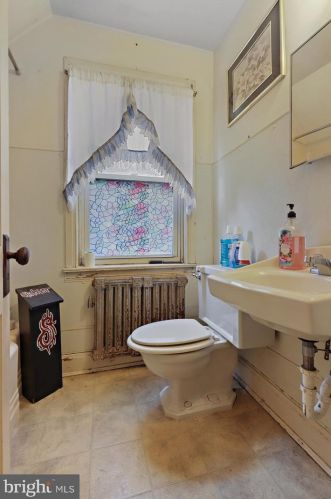 216 Carlisle St, Hanover PA 17331-2448 exterior