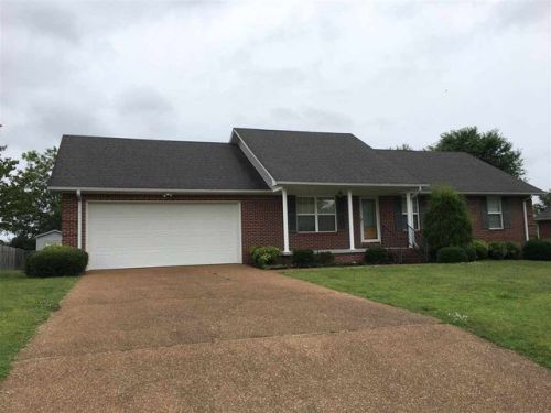 131 Derek Dr, Lexington, TN 38351-1361
