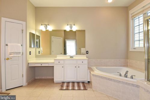 3731 Glen Eagles Dr, Silver Spring, MD 20906-1673