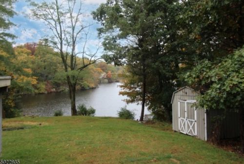 433 Maxim Dr, Andover, NJ 07821-2924