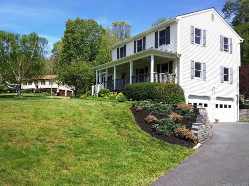 52 Meadowland Dr, Gaylordsville, CT 06755-1101