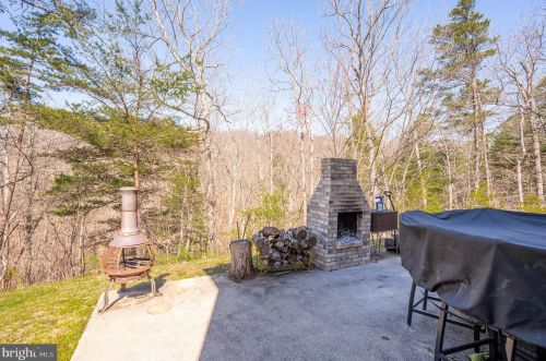 487 Vixen Ln, Gerrardstown WV  25420-4459 exterior