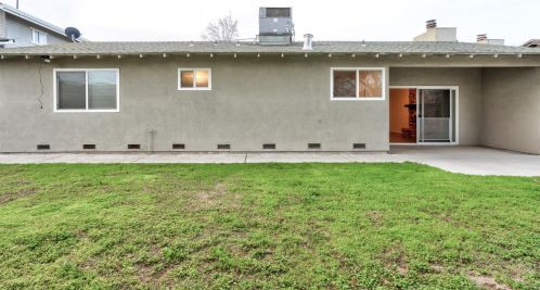 725 Bennington Ave, Turlock CA 95382-0306 exterior