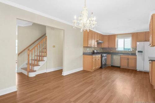 14 Fairweather Dr, Norwalk, CT 06851-2302