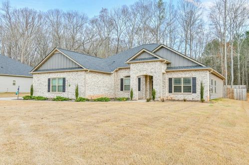 190 River Glen Dr, Jefferson, GA 30549-3564