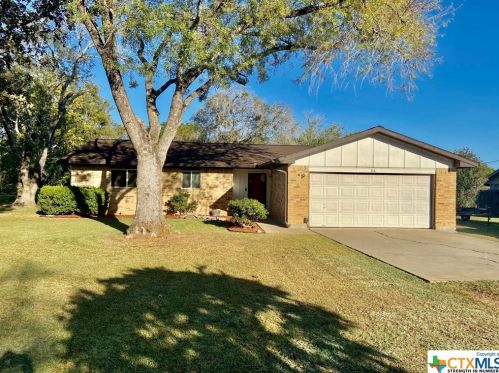 716 Duck Dr, Victoria, TX 77905-0604