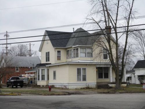 101 5th St, Brownsville, IL 62821-1401