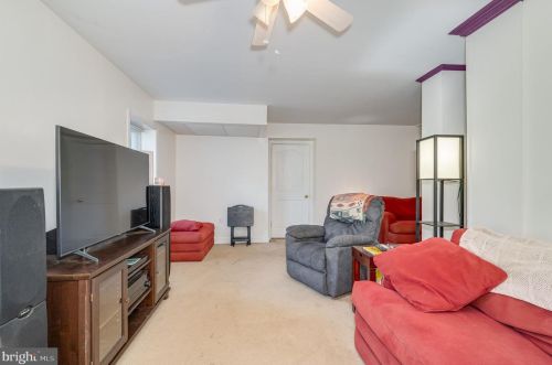 365 Big Oak Dr, Shepherdstown WV 25443-4598 exterior