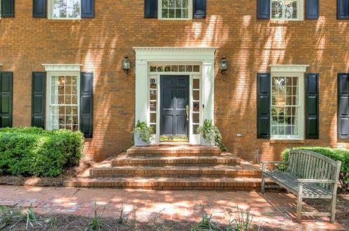 20 Glen Oaks Dr, Atlanta, GA 30327-4714